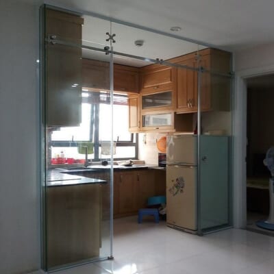 Mẫu Cửa Kính Cường Lực Mở Lùa Phòng Bếp