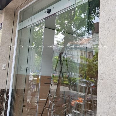 ảNH THI CÔNG THỰC TẾ CỬA KÍNH TỰ ĐỘNG KYK CHO KHÁCH TẠI TP CẦN THƠ