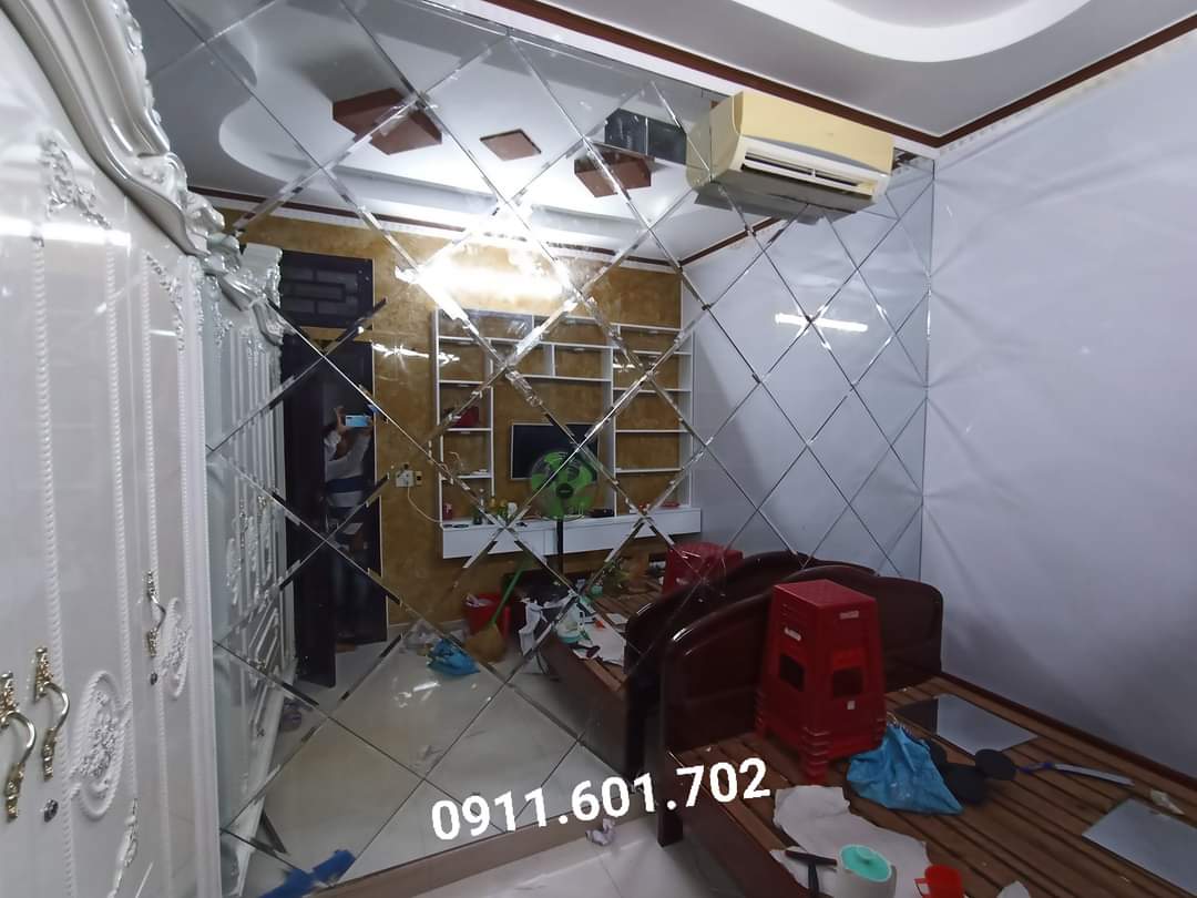 Kính thủy trang cho khách Toàn Hưng thi công