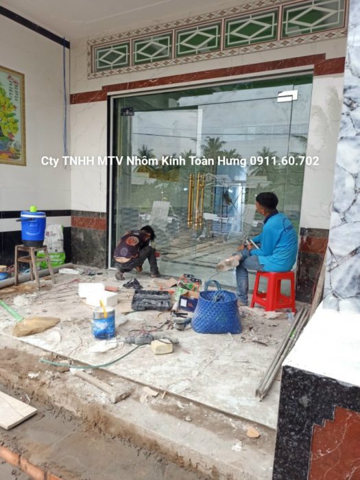 Toàn Hưng thi công cửa kính cường lực