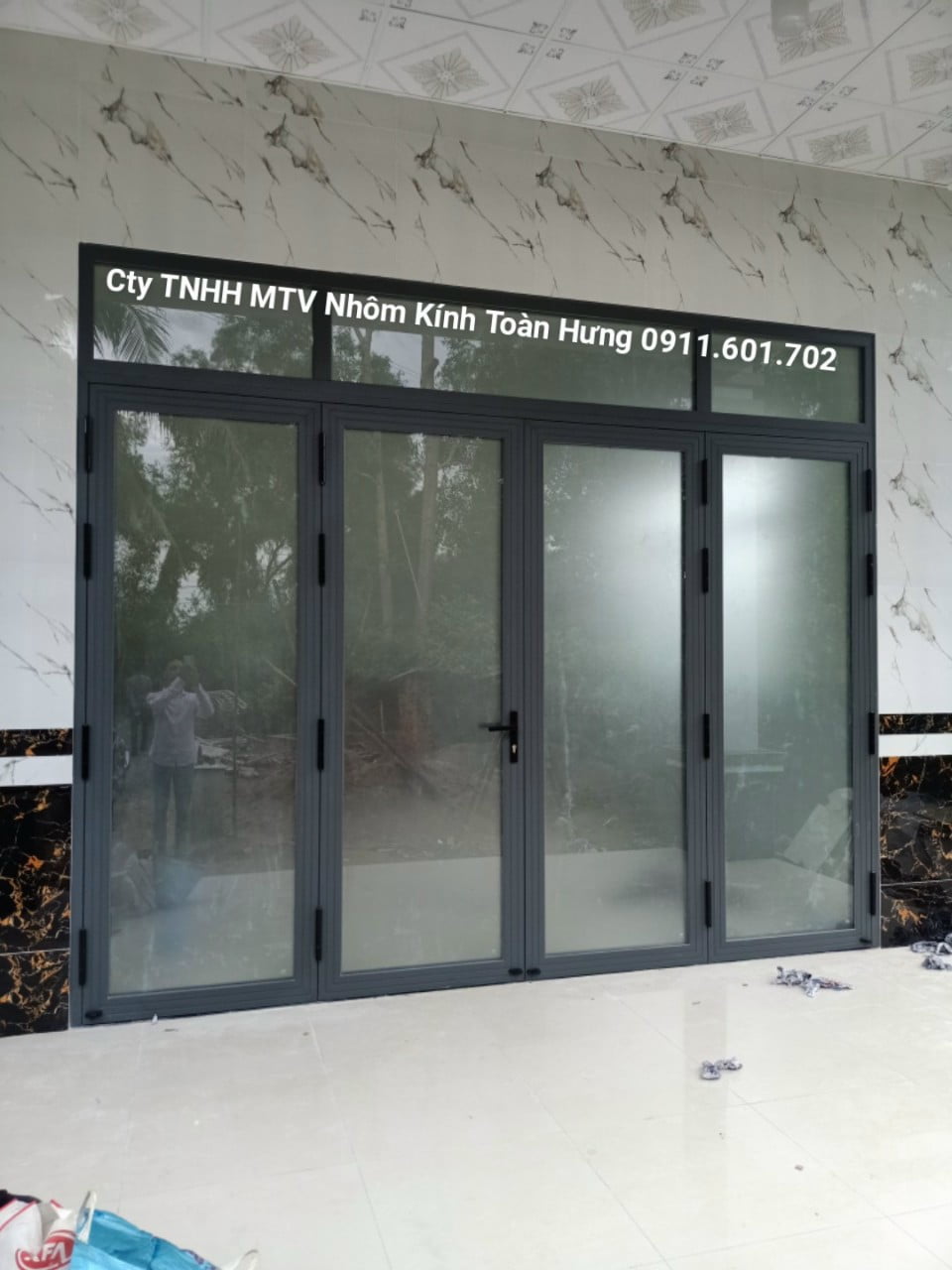 Cửa nhôm cho khách tại Hậu Giang
