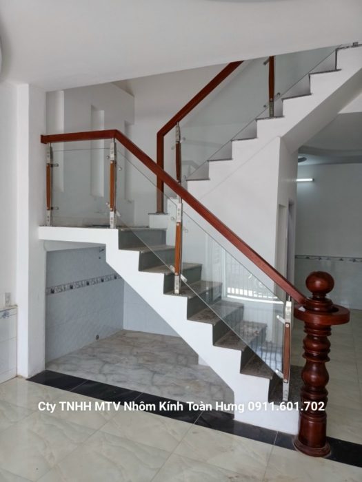 Cầu thang kính cho khách Hậu Giang