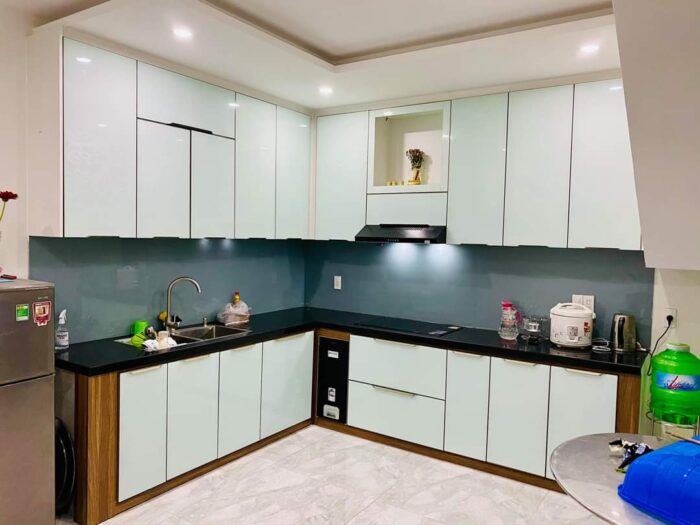 Cánh kính tủ bếp hiện đại thanh nhôm Luxury,kính sơn trắng