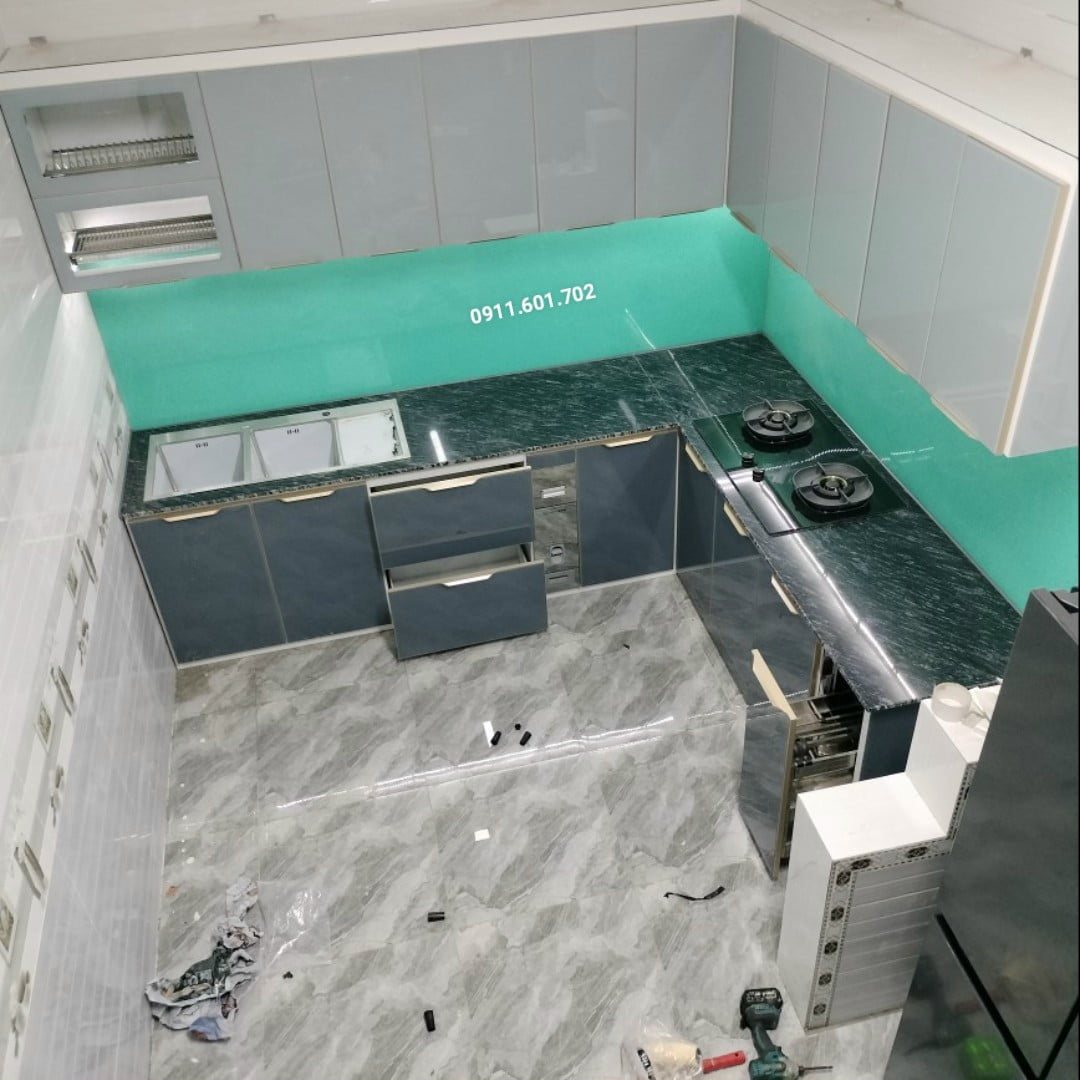 Tủ bếp hợp kim nhôm Toàn Hưng thi công