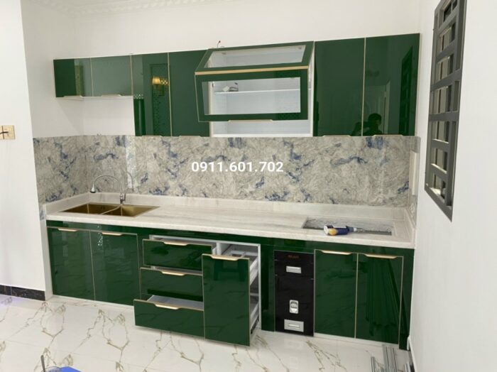 Tủ bếp hợp kim nhôm cao cấp sang trọng Toàn Hưng thi công