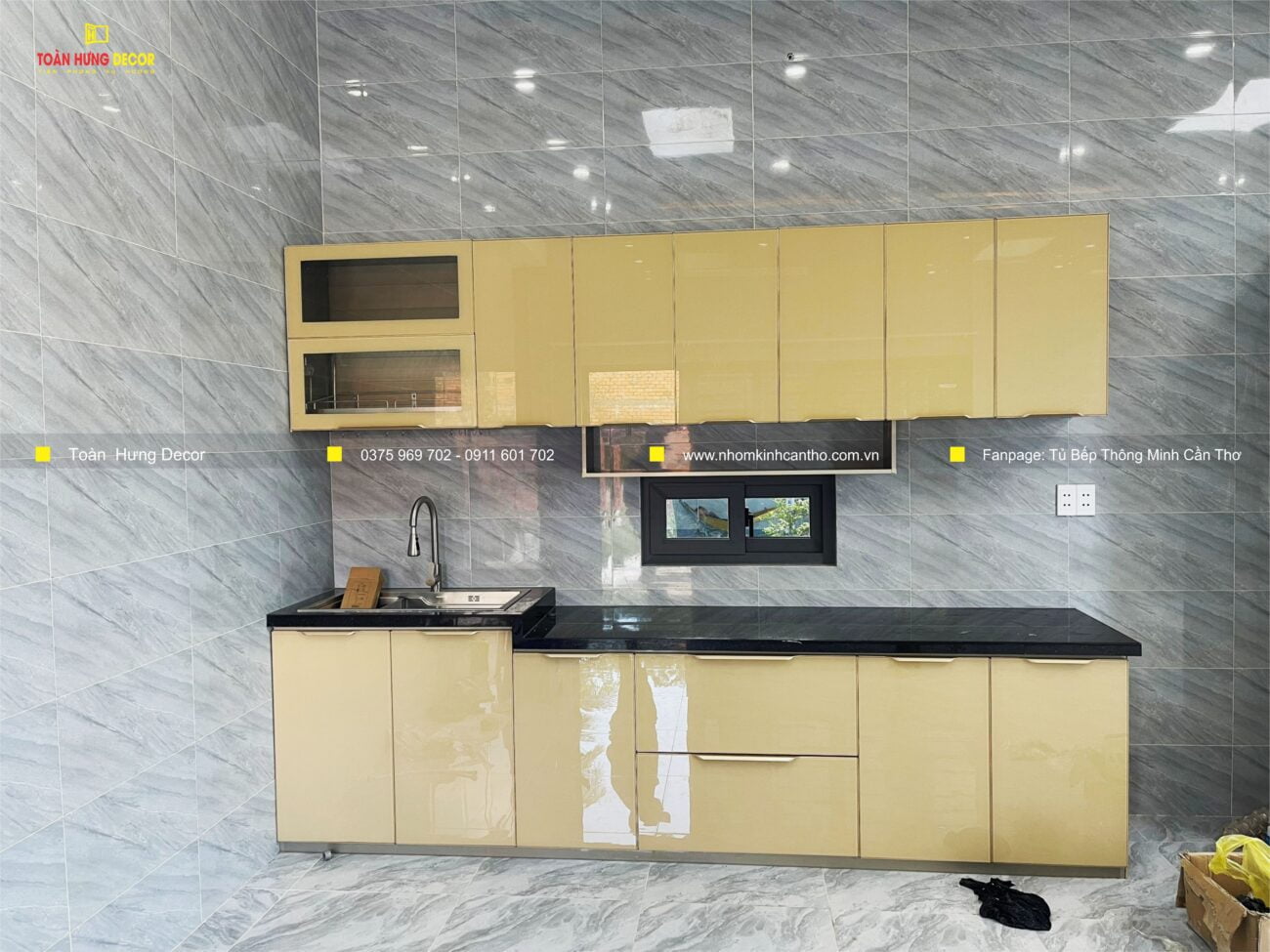 Tủ bếp nhôm kính