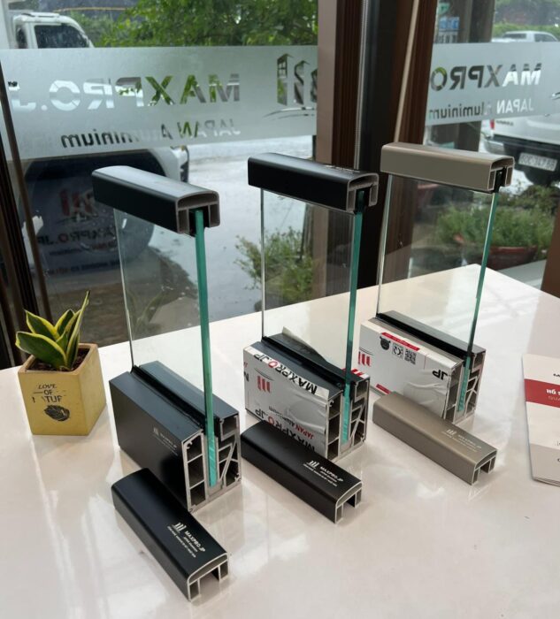 Lan can kính nhôm Maxpro