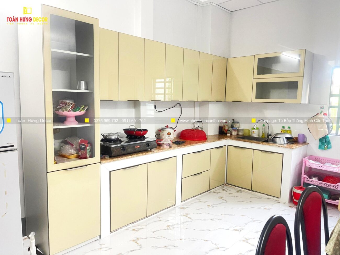 Tủ bếp thùng gỗ cánh nhôm